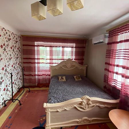 Михайлівська Квартира Žytomyr Esterno foto